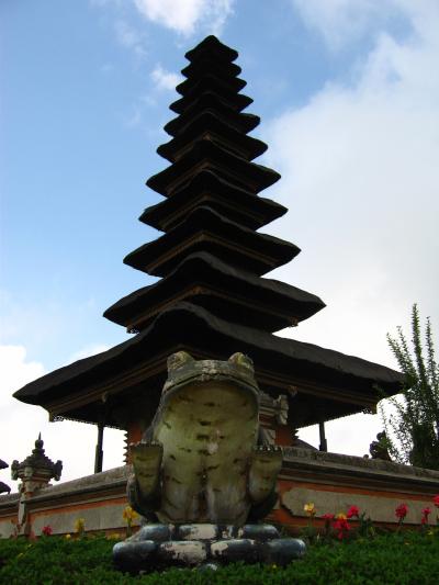Bali2005 悠々-7　ウルン・ダヌ・ブラタン寺院　ブドゥグル　☆ブラタン湖畔-湖の神を祀る
