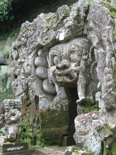 Bali2005悠々21　ゴア・ガジャ遺跡 （象の洞窟）☆石窟寺院の神秘的洞窟・沐浴場も発掘