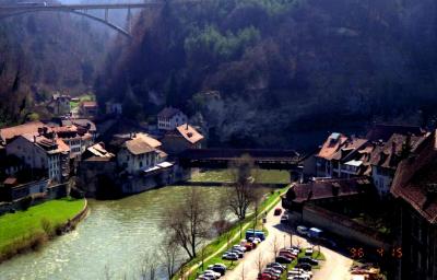 言語国境の町フリブール　Fribourg