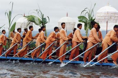 愛のミャンマー劇場