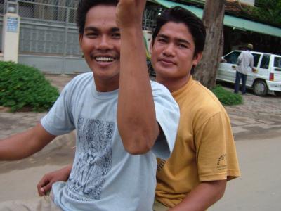 バックパッカーな旅　カンボジア?―プノンペンのバイタク野郎　　トシとマサル