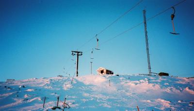 北極圏スウェーデン　ドゥンドレッド でオーロラ、スキーに犬そり