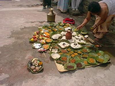 Nepal  ネパールってお祭りがいっぱ～い♪(11/14)　初七日の儀式はお供えがすんごい