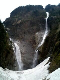 日本一の滝でマイナスイオンを浴びる！