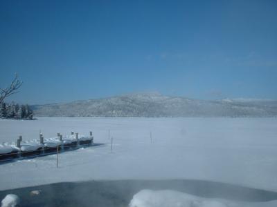 凍る阿寒湖
