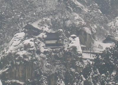 雪の山寺、初詣