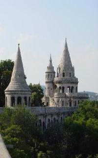 船で入国するグーラッシュスープの街