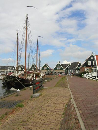 アムスからの小旅行「マルケン島」