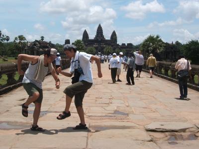 踊るハヌマーンあるいはMILLIEと石塔のSKAダンス
