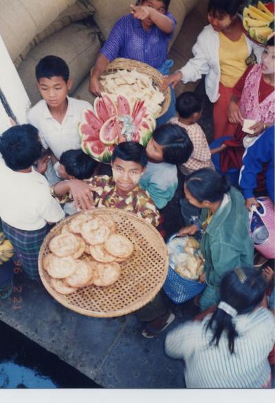 バガン行きのスローボート