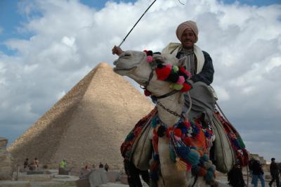 エジプト?ピラミッド群−渦巻くエネルギーと文明