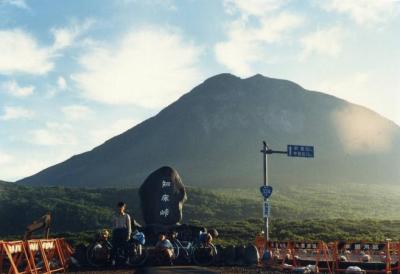 知床横断のご褒美はカムイワッカの温泉だ。（男２人だけのグループラン?）