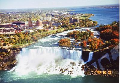 心に沁みる錦秋のカナダ