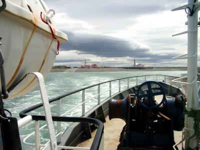 フェリーに乗って火の島へ：パタゴニア