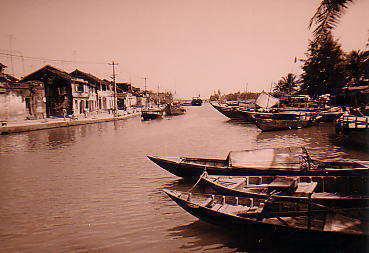 初ベトナム　サイゴン・ホイアン・フエとネジは飛ぶ