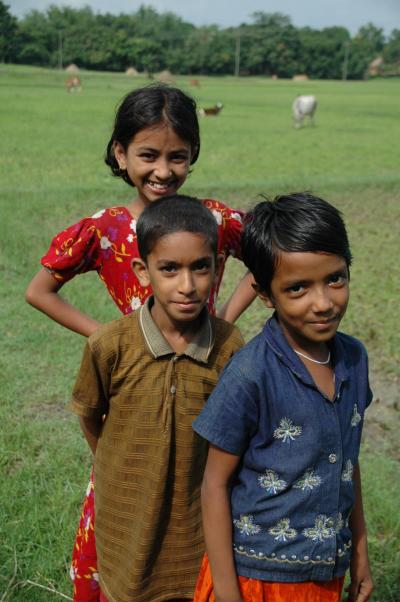 バングラ・田舎−一面の田んぼと池と子供たちと･･･