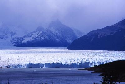 ペリト・モレノ氷河は寒い／アルゼンチン