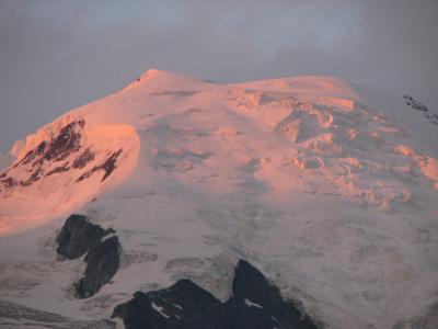 スイスアルプス絶景ハイキングその?モン・ブランのモルゲンロートと散策