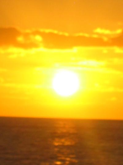 ハワイ2006-8　Maui-7　サンセット-クルーズ・ラハイナ沖　☆水平線に沈む夕陽を眺め