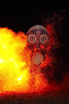 パプアの火祭り