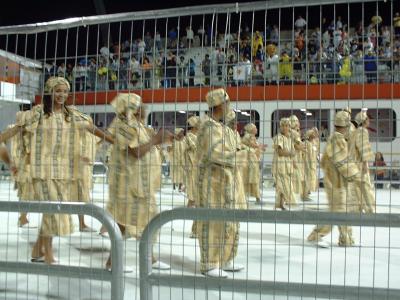 リオもいいけどサンパウロも　熱狂サンバ