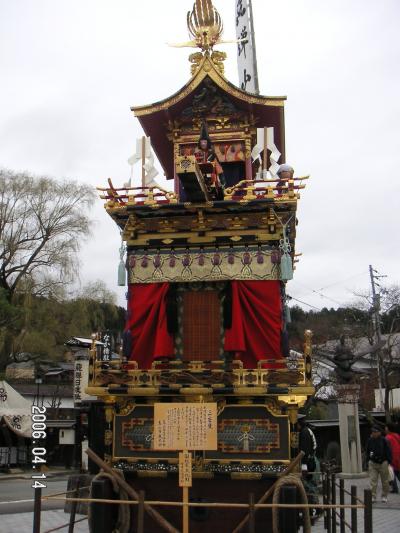 春の高山祭り