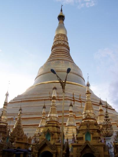 バンコク経由ミャンマー旅行　第４章　ヤンゴン−闇に沈む都市