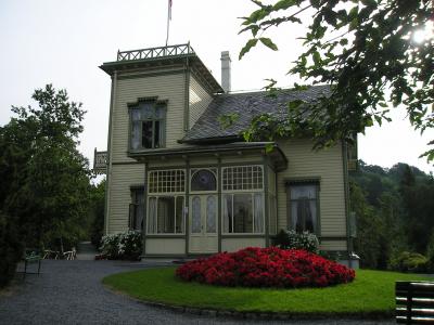 北欧【18】 4大フィヨルドで命の洗濯　[　グリーグの家　トロールハウゲン　]