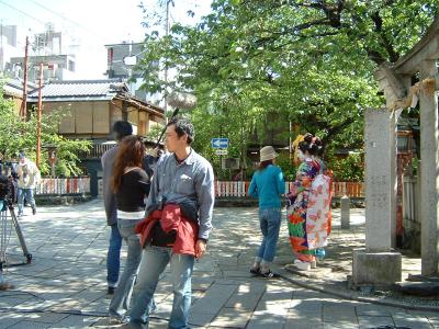 祇園で舞妓はん撮影中・・・