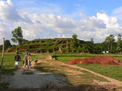 バングラデシュ?・・・天気も晴れて快調　モハスタン