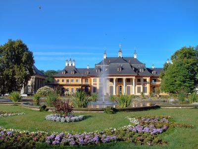 ピルニッツ宮殿, エルベ河畔の宮殿と庭園