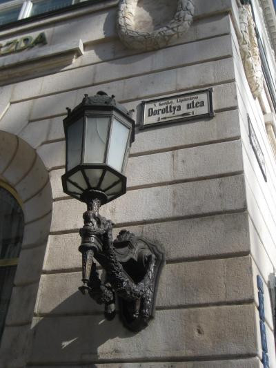 2006年ハンガリーとルーマニア旅行第２目(1)ブダペスト：デアーク広場からヴェルシュマルティ広場