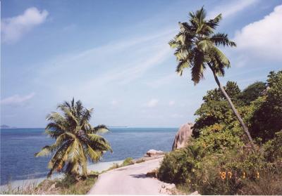インド洋に浮かぶ楽園プララン島。