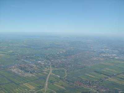アムステルダム・スキポール空港とオランダ上空からの眺め