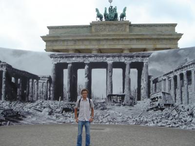 ベルリン　ツォー駅から戦勝記念塔，そしてブランデンブルク門へ
