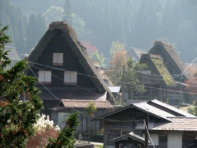 紅葉の白川郷ー?