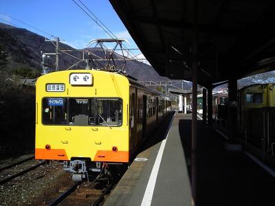 充実の品 昭和レトロ:私鉄&国鉄駅が隣接する地方路線と跨線橋