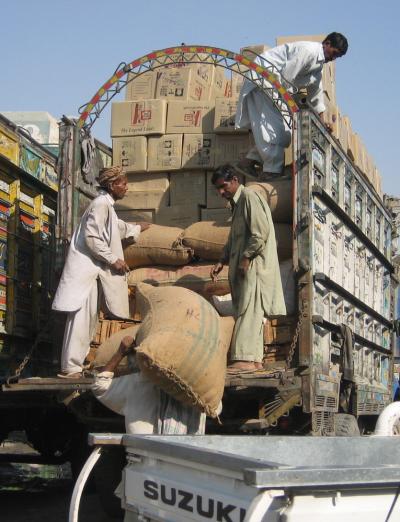 Pakistan Truck Art 面白くてやめられない「けばトラ」ウォッチング　注文製作の現場へ　?Mouripur