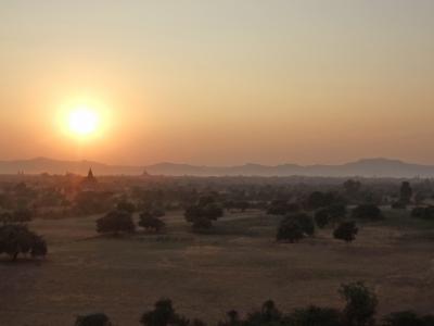 ミャンマー2007･･･?バガン　パゴダと馬車と夕陽