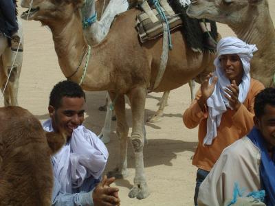 念願のラクダ乗りで砂漠を満喫　チュニジア旅行記１０（ドゥーズ篇）