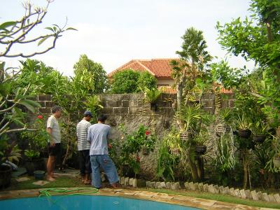 庭の管理　　バリ島