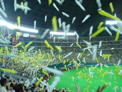 福岡Yahoo!ドームで福岡ソフトバンクホークスを応援しよう!