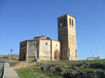 セゴビアのロマネスク教会とローマ水道橋