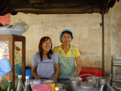 タイ中部３：　スコータイ　「遺跡への前線基地ニュー・スコータイ」
