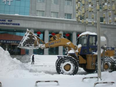 延吉　除雪ドーザーも登場　ここ数年で一番の大雪