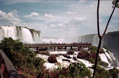 世界３大滝のイグアスの滝。