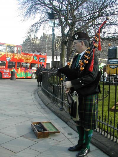 エディンバラ&アフタヌーンティー!「スコティッシュ・エンジェルを捜せ!」