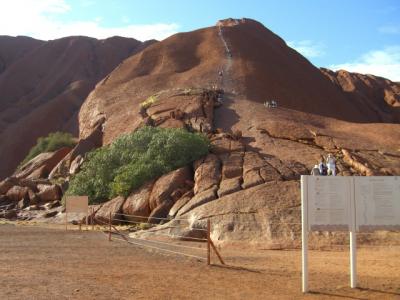 エアーズロック（Katatjuta-Uluru）登頂記