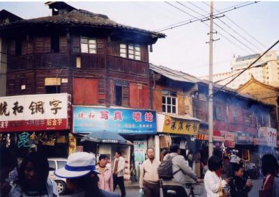 自転車に乗って昆明市内探検