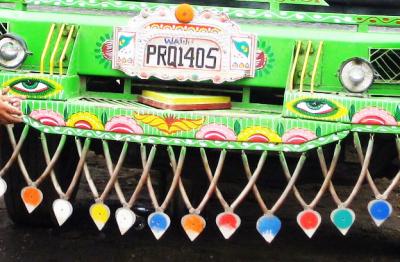 Pakistan Truck Art 面白くてやめられない「けばトラ」ウォッチング　鎖の飾り　Chain